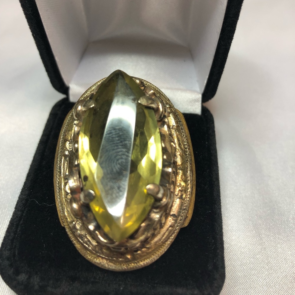 Citrine leaf adjustable ring.